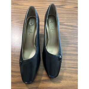 Soft Style a Hushpuppies Company black closed toe dress shoes size 9M